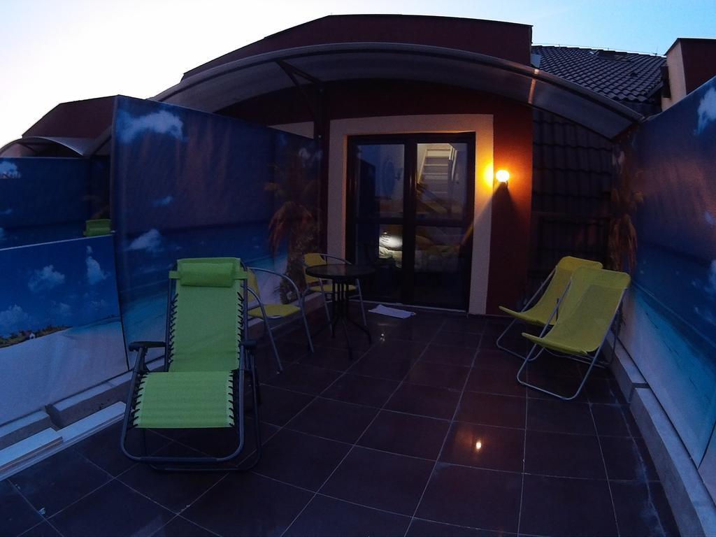 Dolphin House Bed & Breakfast Leba Ngoại thất bức ảnh