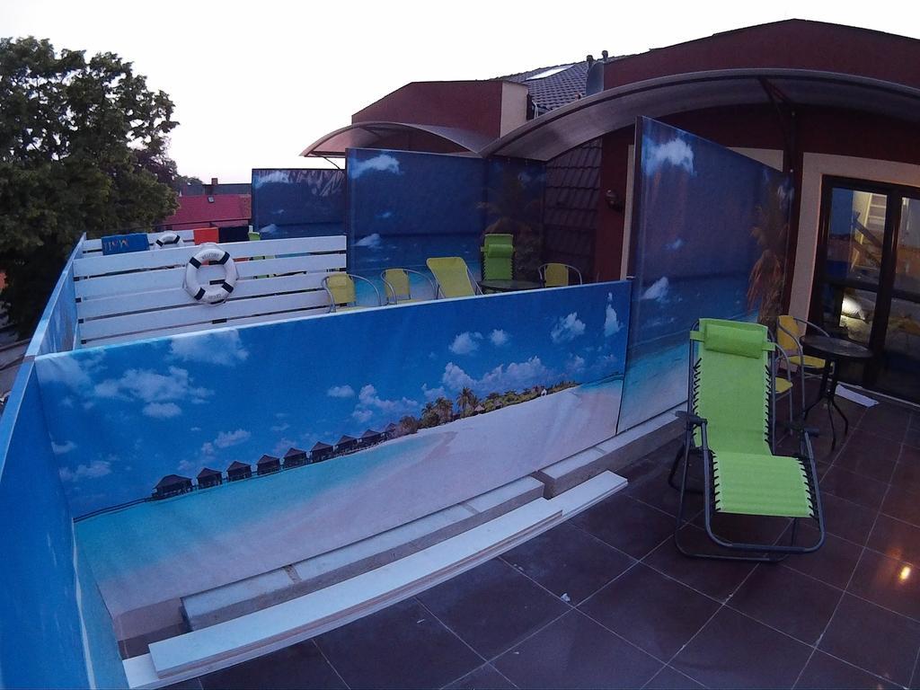 Dolphin House Bed & Breakfast Leba Ngoại thất bức ảnh